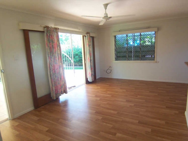 2/432 Mccoombe Street, Mooroobool QLD 4870