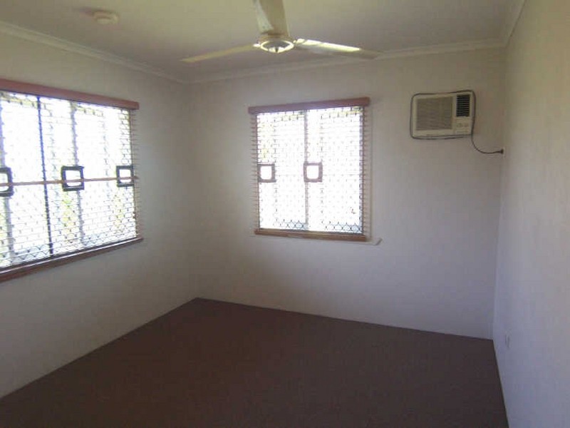 2/432 Mccoombe Street, Mooroobool QLD 4870