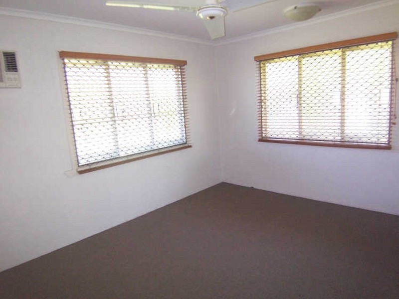 2/432 Mccoombe Street, Mooroobool QLD 4870