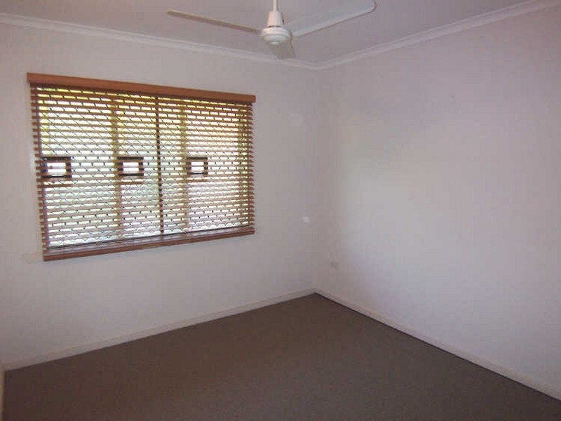 2/432 Mccoombe Street, Mooroobool QLD 4870