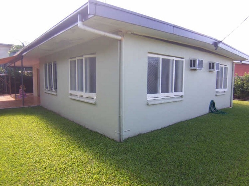 2/432 Mccoombe Street, Mooroobool QLD 4870