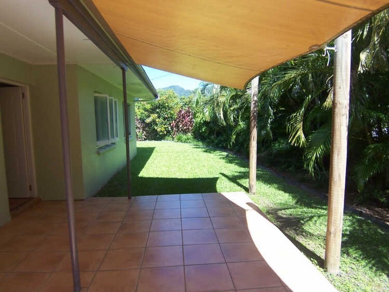 2/432 Mccoombe Street, Mooroobool QLD 4870