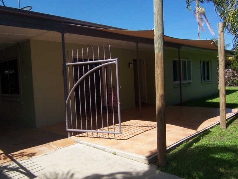 2/432 Mccoombe Street, Mooroobool QLD 4870