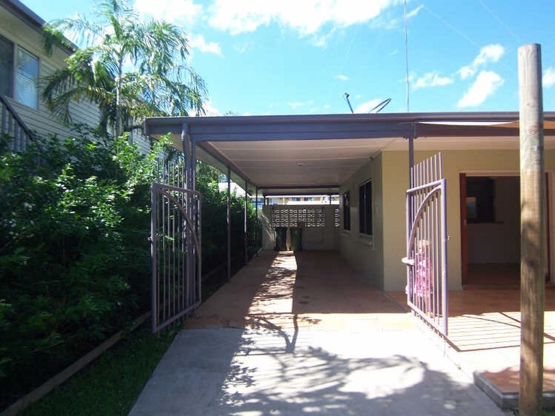 2/432 Mccoombe Street, Mooroobool QLD 4870