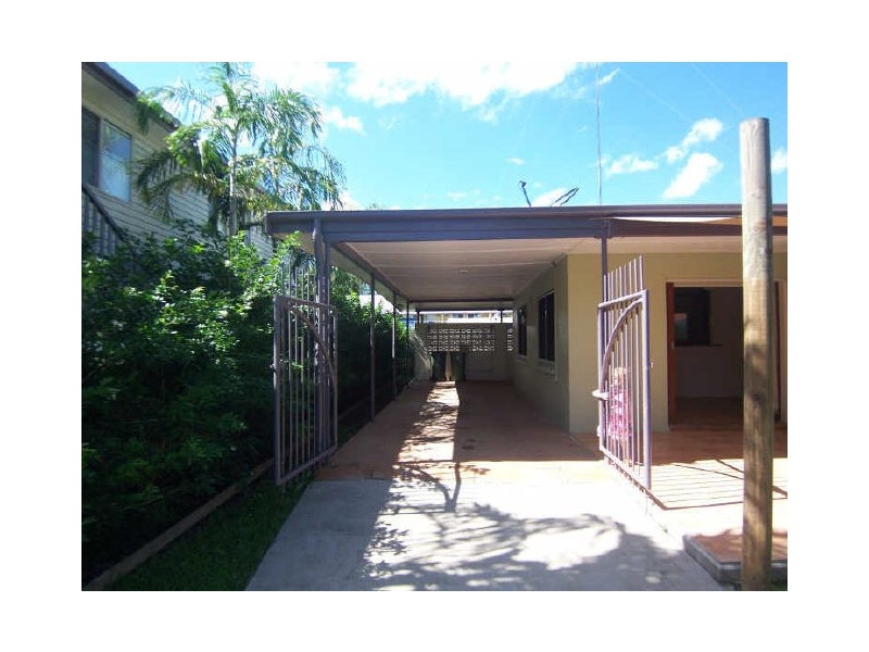 2/432 Mccoombe Street, Mooroobool QLD 4870