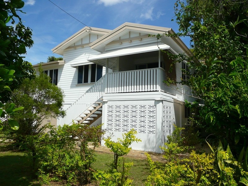 15 Jones Street, Westcourt QLD 4870