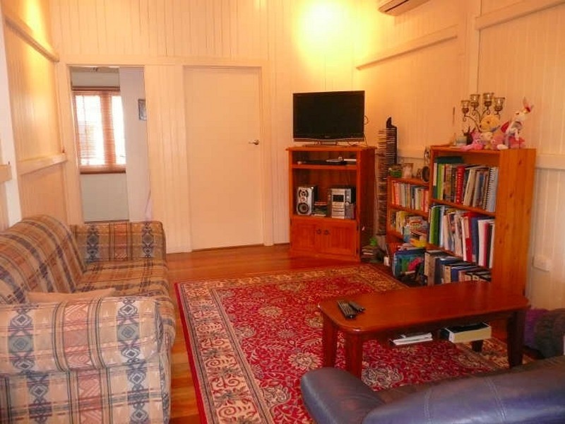 15 Jones Street, Westcourt QLD 4870