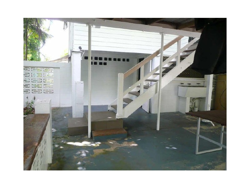 15 Jones Street, Westcourt QLD 4870