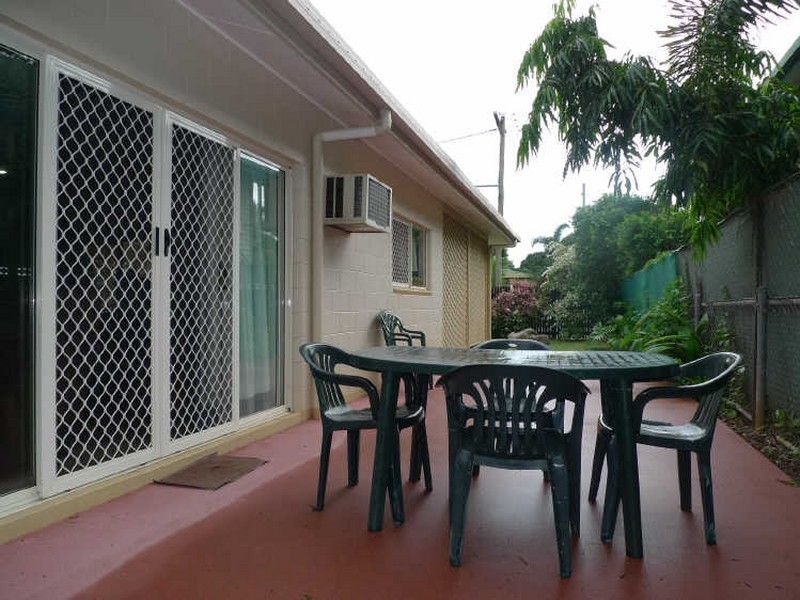 37 Howe Street, Cairns North QLD 4870