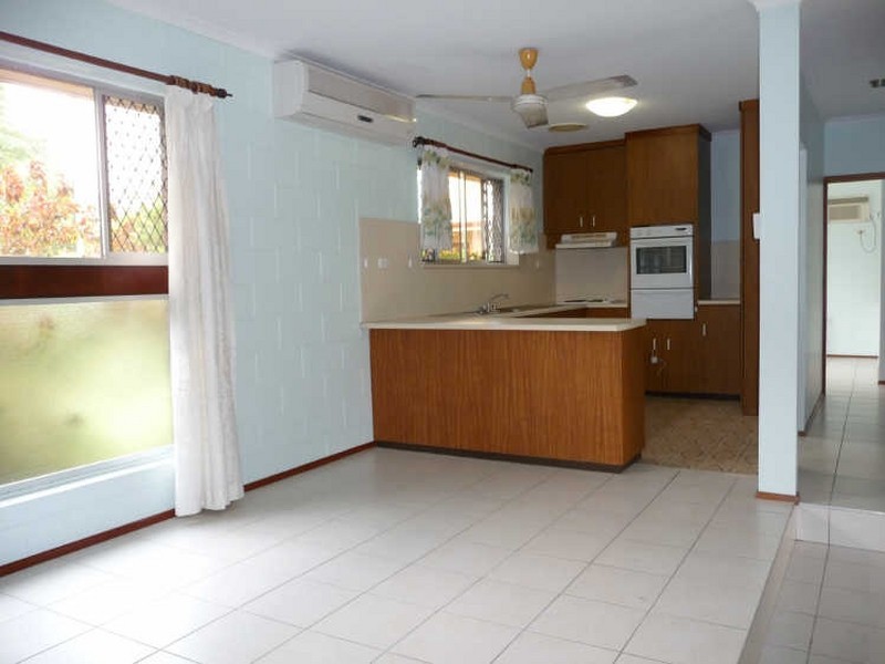 10 English Street, Manunda QLD 4870