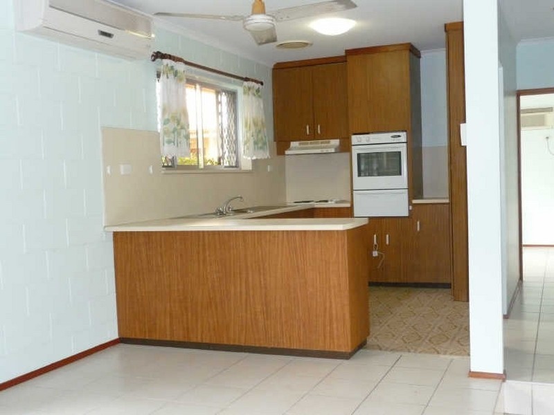 10 English Street, Manunda QLD 4870