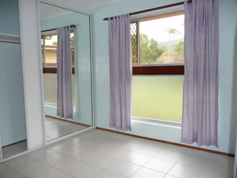 10 English Street, Manunda QLD 4870