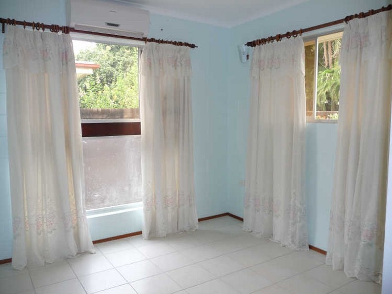 10 English Street, Manunda QLD 4870