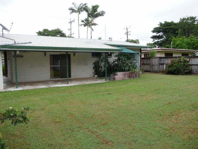 10 English Street, Manunda QLD 4870