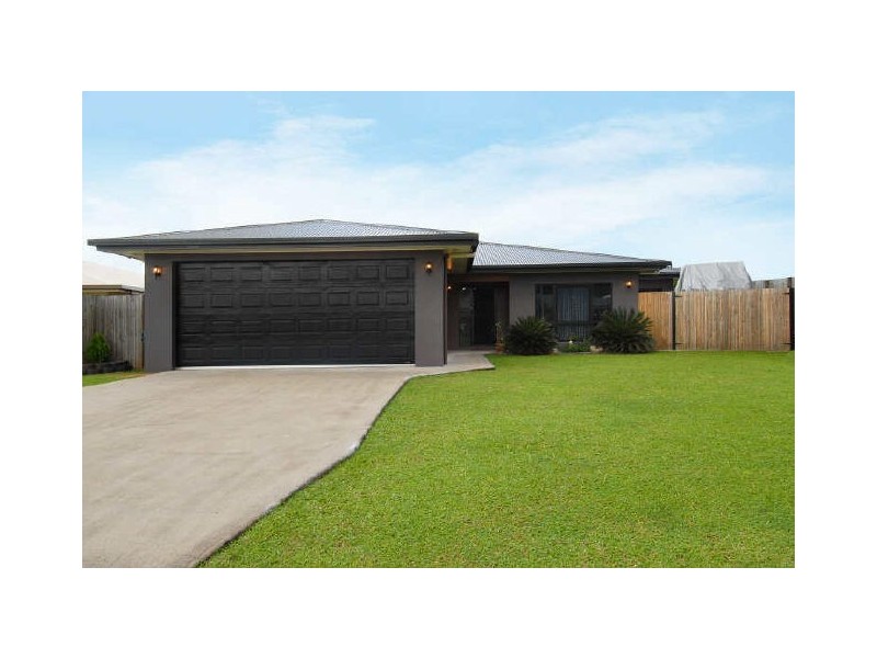 33 Bassett Street, Kanimbla QLD 4870
