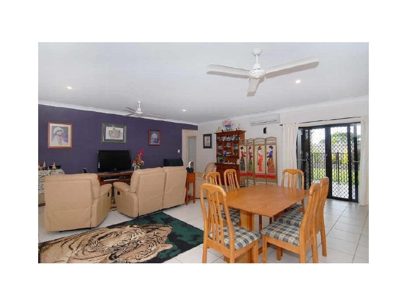 33 Bassett Street, Kanimbla QLD 4870