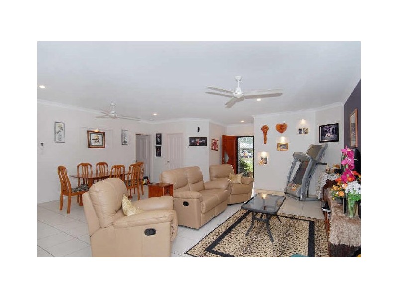 33 Bassett Street, Kanimbla QLD 4870
