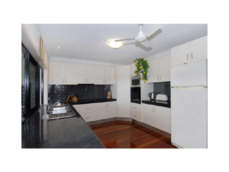 33 Bassett Street, Kanimbla QLD 4870