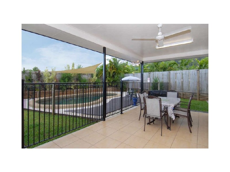 33 Bassett Street, Kanimbla QLD 4870