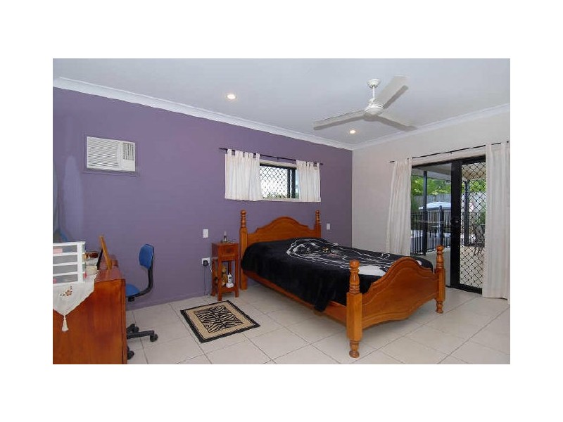 33 Bassett Street, Kanimbla QLD 4870