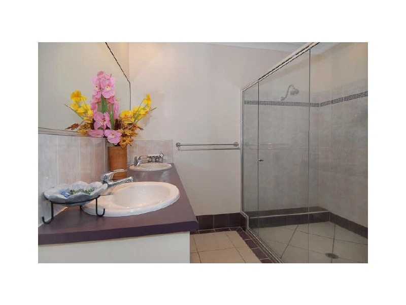 33 Bassett Street, Kanimbla QLD 4870