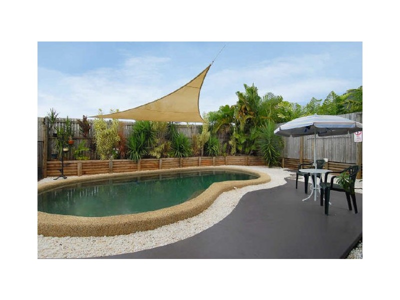 33 Bassett Street, Kanimbla QLD 4870