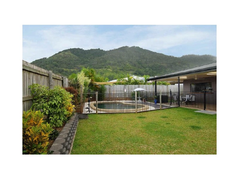 33 Bassett Street, Kanimbla QLD 4870