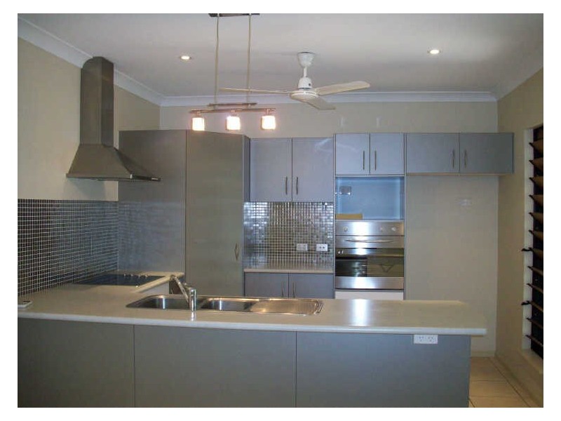 2 De Roma Close, Kanimbla QLD 4870