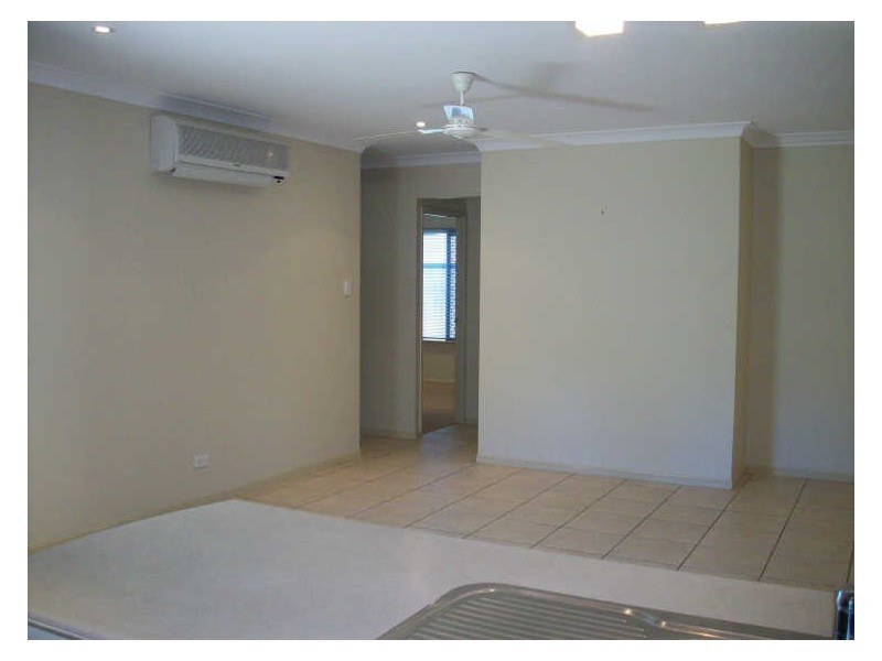2 De Roma Close, Kanimbla QLD 4870