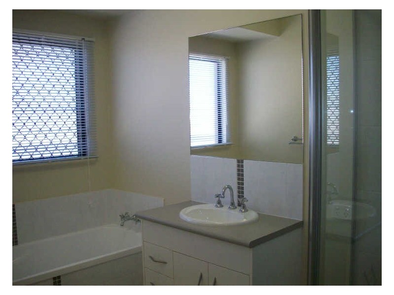 2 De Roma Close, Kanimbla QLD 4870