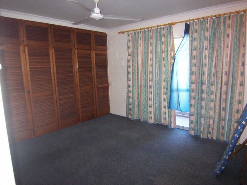 2/284 Lake Street, Cairns North QLD 4870