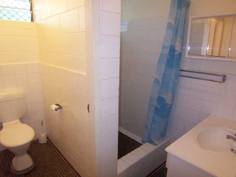 2/284 Lake Street, Cairns North QLD 4870