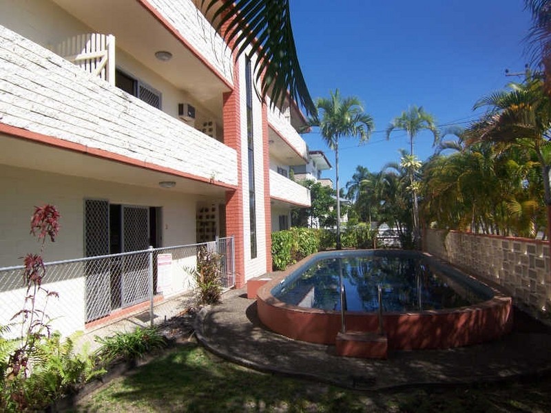 2/284 Lake Street, Cairns North QLD 4870