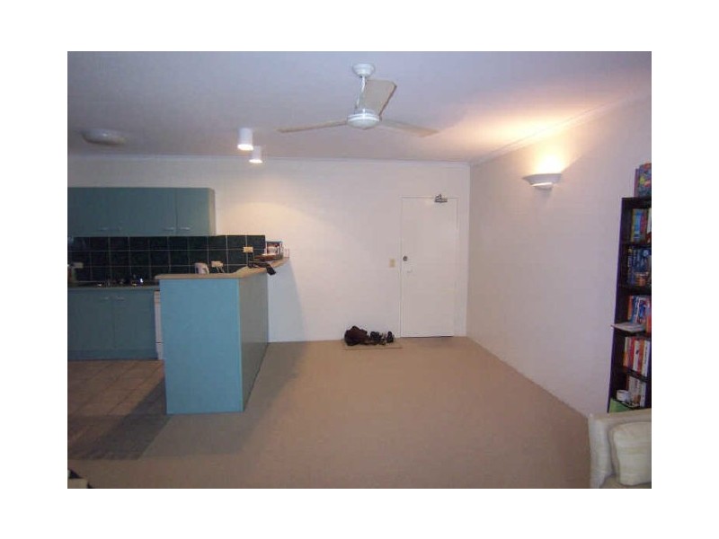 41/327 Lake Street, Cairns North QLD 4870