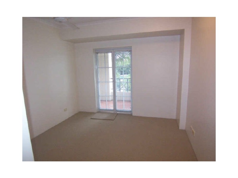 41/327 Lake Street, Cairns North QLD 4870