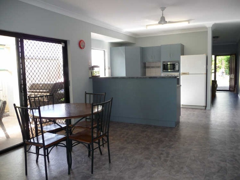 6 Brian Street, Brinsmead QLD 4870