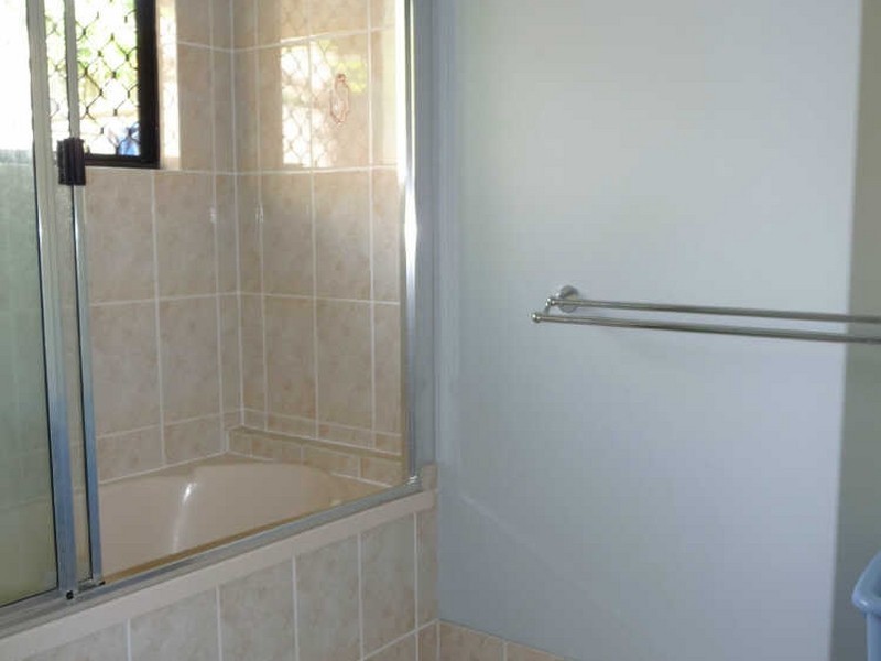 6 Brian Street, Brinsmead QLD 4870