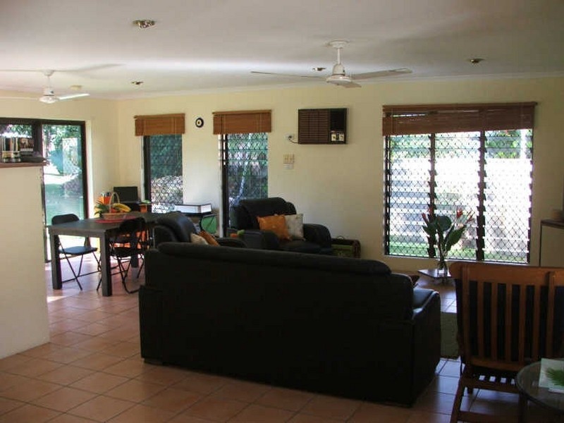 6 Leon Close, Brinsmead QLD 4870