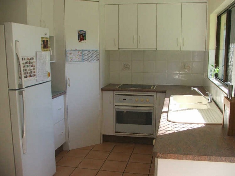 6 Leon Close, Brinsmead QLD 4870