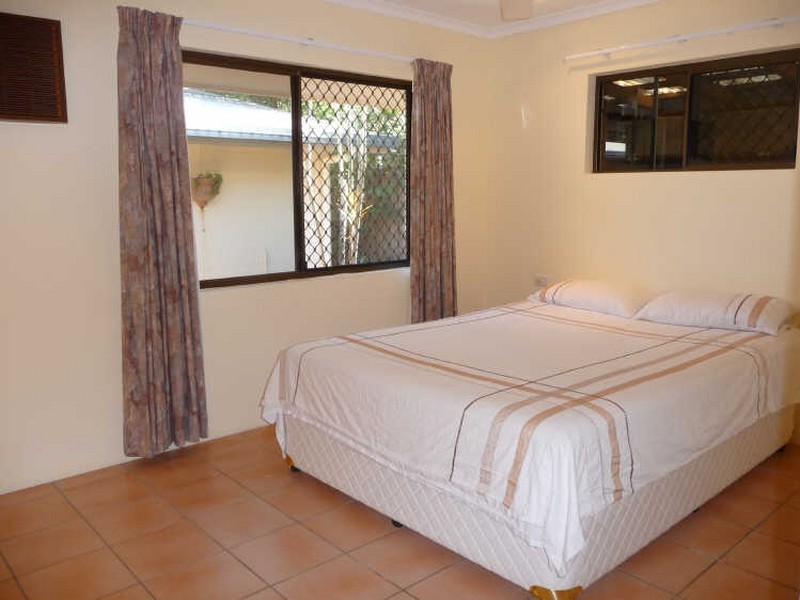 6 Leon Close, Brinsmead QLD 4870
