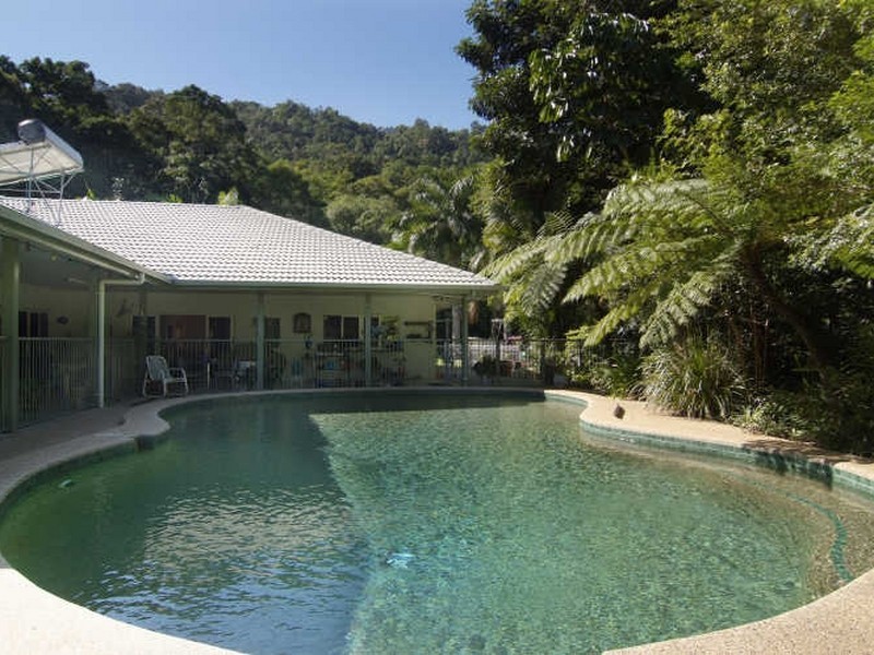 134-136 Hearl Close, Brinsmead QLD 4870