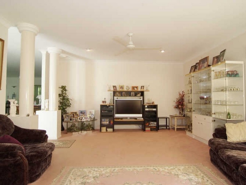134-136 Hearl Close, Brinsmead QLD 4870