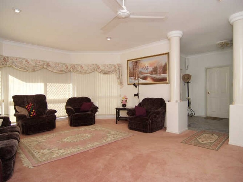 134-136 Hearl Close, Brinsmead QLD 4870