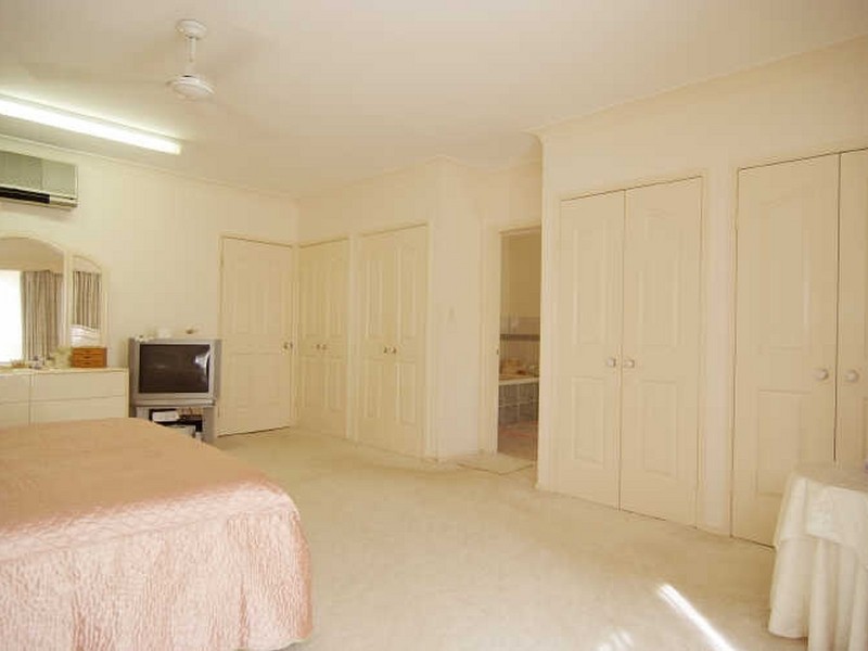 134-136 Hearl Close, Brinsmead QLD 4870