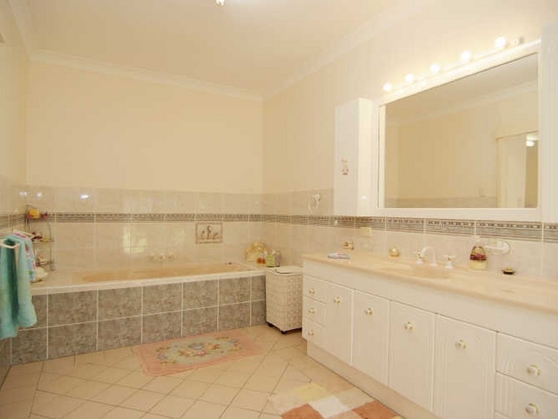 134-136 Hearl Close, Brinsmead QLD 4870