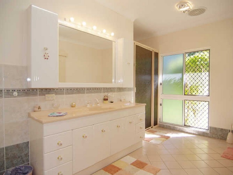 134-136 Hearl Close, Brinsmead QLD 4870