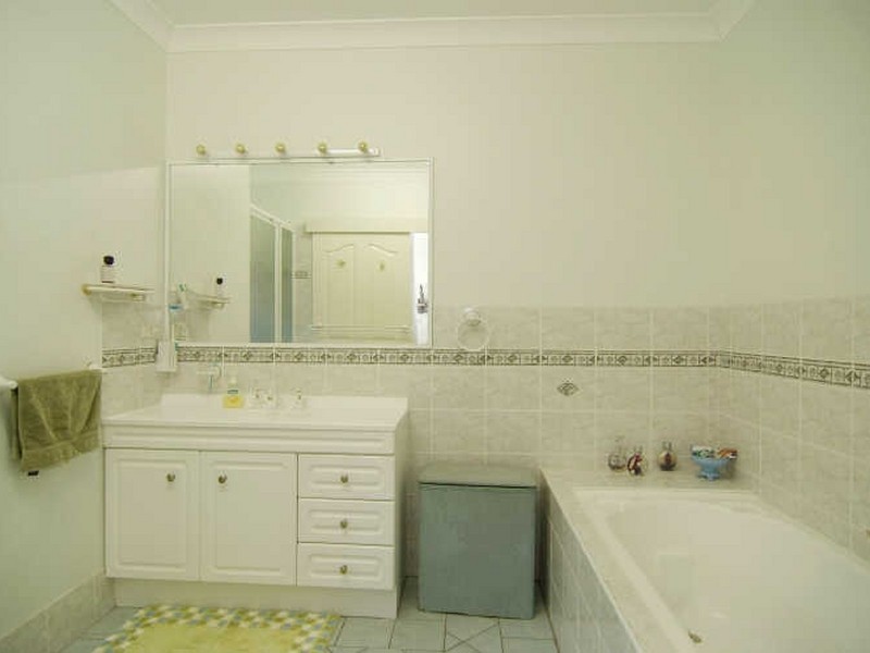 134-136 Hearl Close, Brinsmead QLD 4870