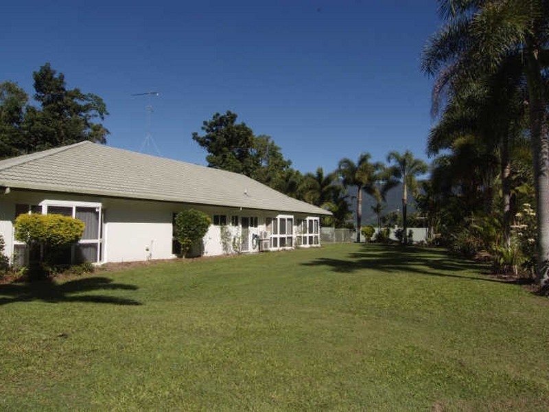 134-136 Hearl Close, Brinsmead QLD 4870