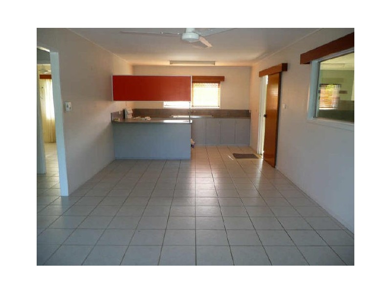 1/310 Fearnley Street, Manunda QLD 4870