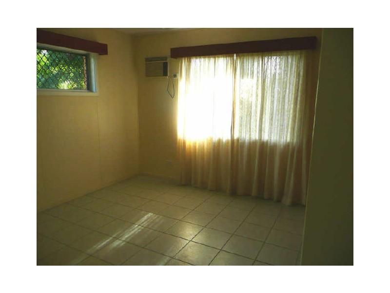 1/310 Fearnley Street, Manunda QLD 4870